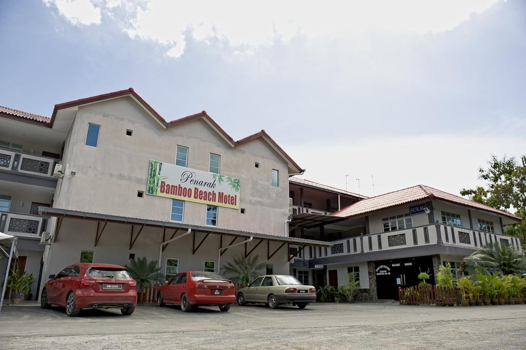 Penarak Bamboo Beach Motel Kuah Exterior foto